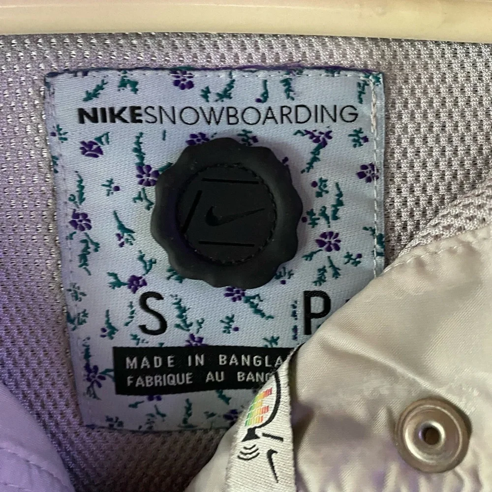 EUC NIKE SNOWBOARDING Plaid Hooded Jacket with Button/zipper closure, many pkts - Picture 10 of 10